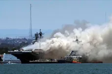 Obvinění ze založení požáru na americké válečné lodi si vyslechl člen posádky