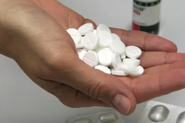 VZP začala motivovat lékaře k předepisování levnějších léků