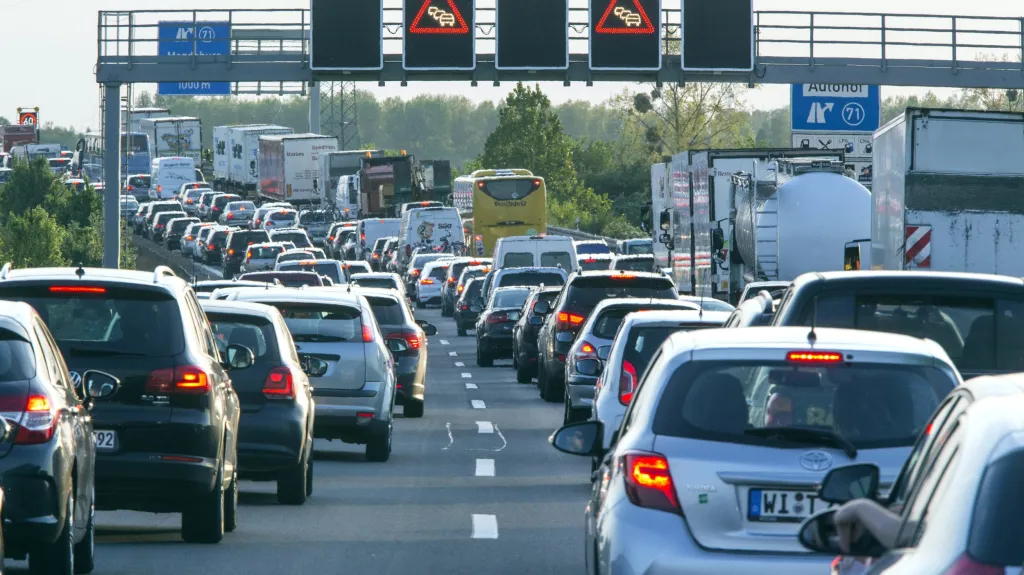Kolona na německé dálnici