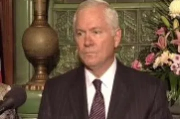 Americký ministr obrany obhlížel situaci v Iráku, útoky pokračovaly