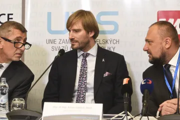 Podmínky v nemocnicích jsou podle premiéra strašné. Je prý třeba přes 70 miliard
