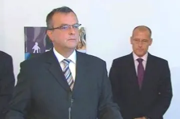 Kalousek: Ekonomika zpomalí, o bankovní vklady se Češi bát nemusí