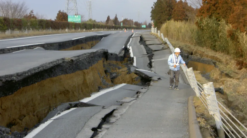 Silnice do Ibaraki po zemětřesení