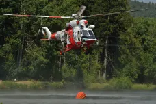 Po stisknutí tlačítka nevypustí vrtulník střelu, ale vodu na požár