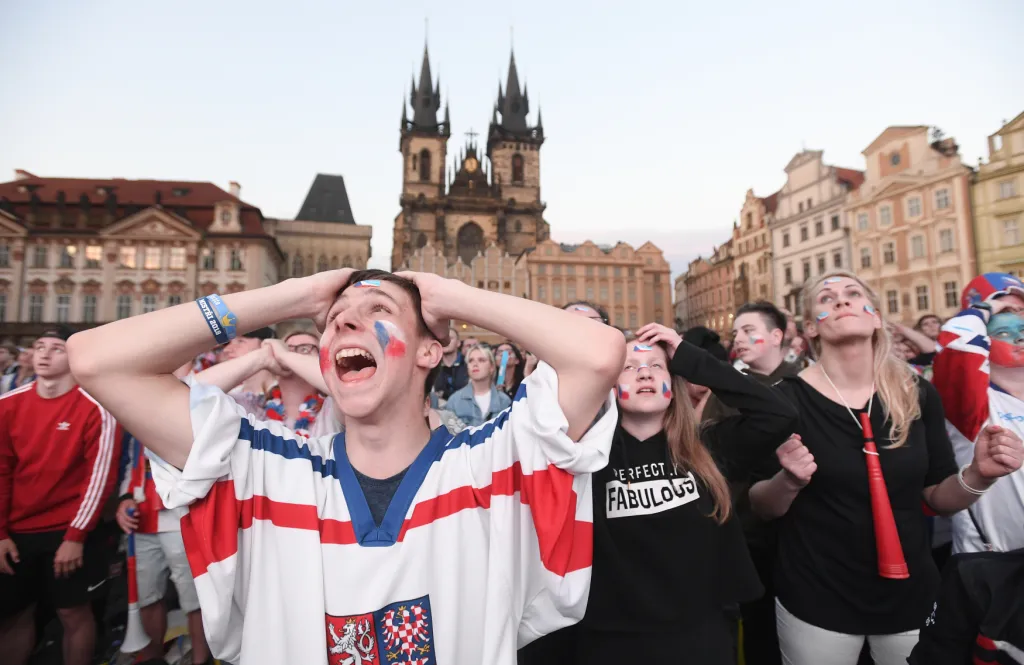 Fanoušci hokeje sledují boje o medaile i na Staroměstském náměstí v Praze