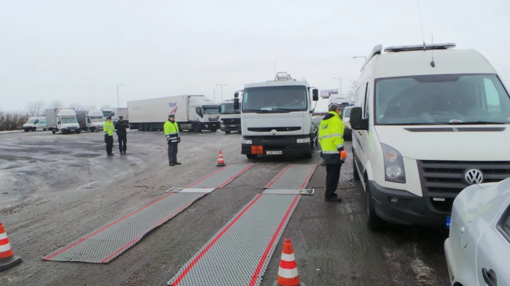 Dnešní kontrola se zaměřila na rychlostní silnici R52