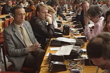 30 let zpět: Výsledky voleb jsou tu
