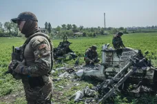 Z Azovstalu bylo evakuováno 260 ukrajinských vojáků, zranění míří do Novoazovsku