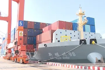 Peking se zajímá o nové ekonomické možnosti Ruska. Sankce zatím dodržuje