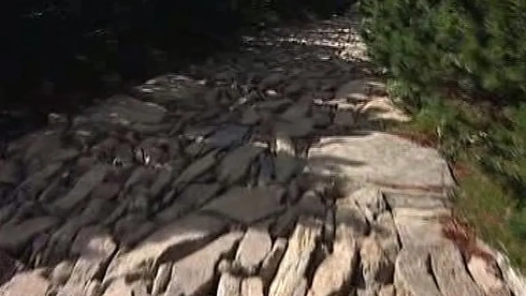 Cesta opravená tzv. štětováním