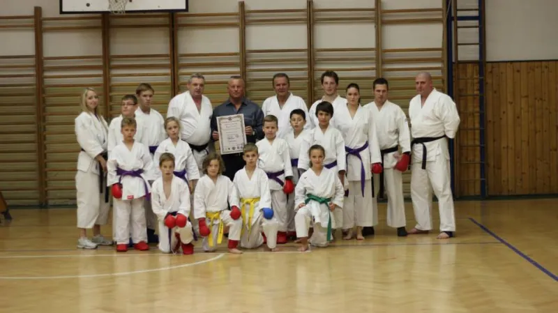 Ostravští karatisté spolu s mistrem Jiřím Hrabalem