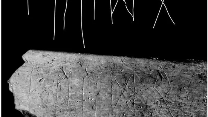 Kost s runami objevená u Břeclavi