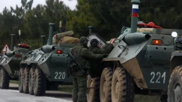Ruské obrněné transportéry míří do Simferopolu