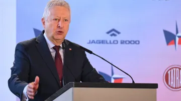 Ministr obrany Jaromír Zůna hovoří na konferenci Naše bezpečnost není samozřejmost