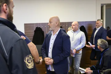 Soud zprostil muže viněné z dodávek kokainu v banánech