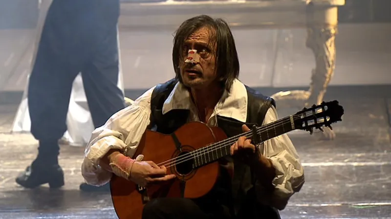 Martin Stropnický ve hře Cyrano!! Cyrano!! Cyrano!! Postmuzikál