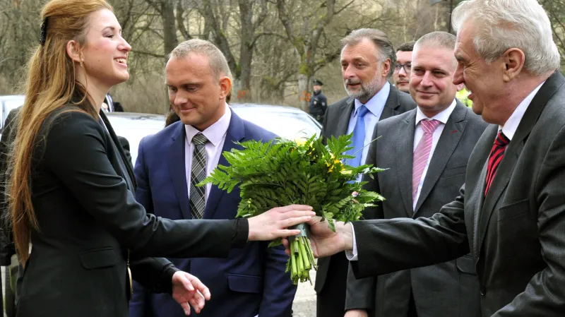 Starostka Pramenů Michala Málková a prezident Miloš Zeman