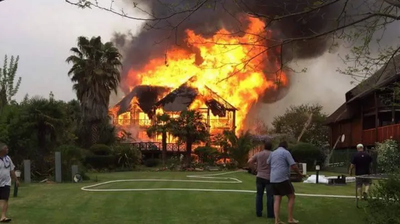 Požár luxusní čtvrti u Johannesburgu