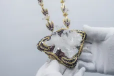 Turnovské muzeum po pětiměsíční rekonstrukci zpřístupnilo kabinet granátového šperku