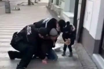  Strážníci, kteří v Uherském Hradišti zasahovali proti muži kvůli respirátoru, podle policie zákon neporušili