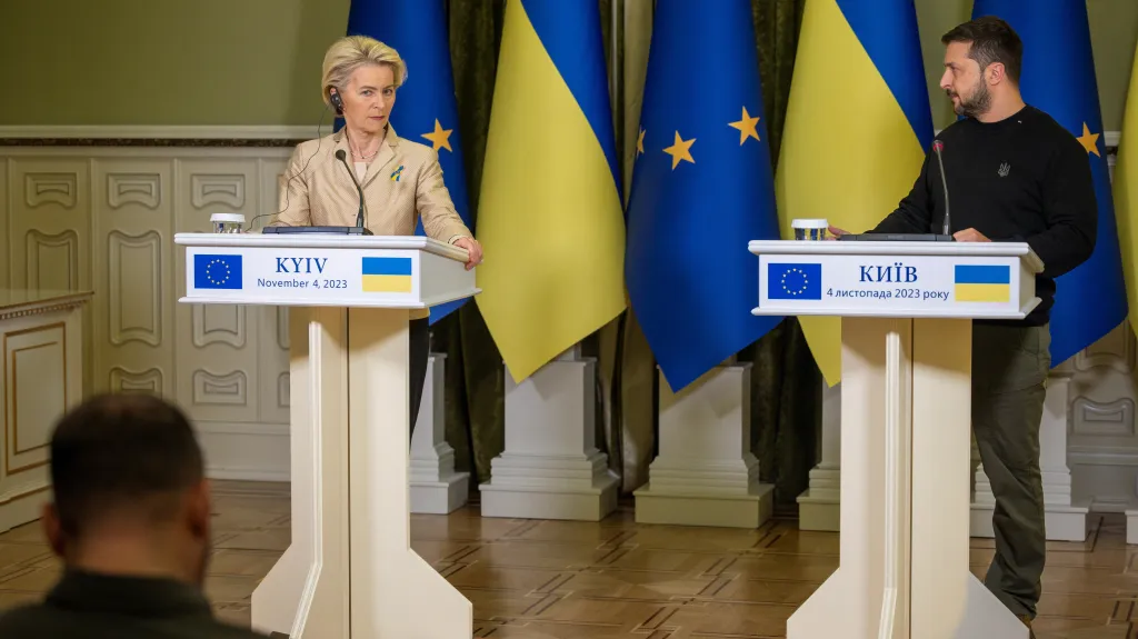 Ursula von der Leyenová a Volodymyr Zelenskyj v Kyjevě
