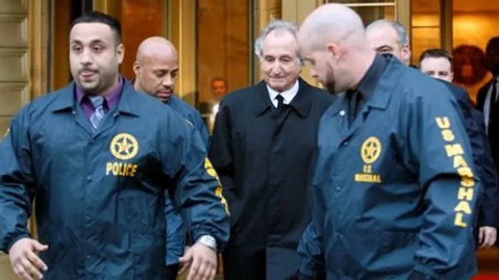 Zatčení Bernarda Madoffa (11. prosince 2008)