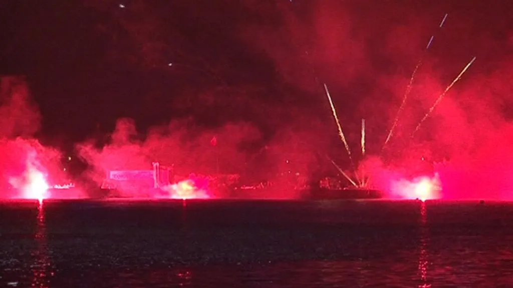 Bouřlivý koncert - představení francouzských pyrotechniků