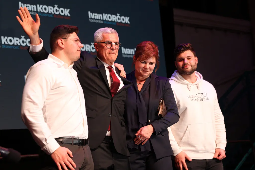 Neúspěšný prezidentský kandidát Ivan Korčok ve svém volebním štábu