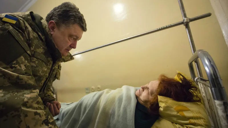 Petro Porošenko navštívil zraněné v Kramatorsku