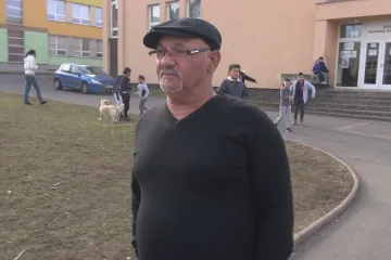 Bažo alias Jožo z chanovského sídliště hrál v seriálu Most! sám sebe. Místní ho respektují