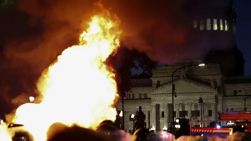 Protest proti Mileiovým reformám v Buenos Aires 2. února 2024