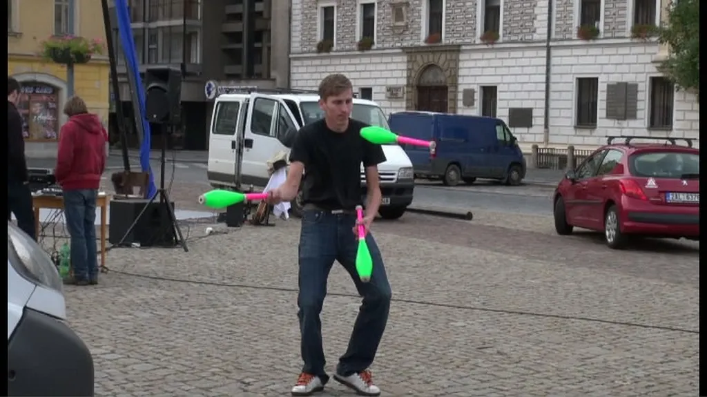Žonglér při vystoupení
