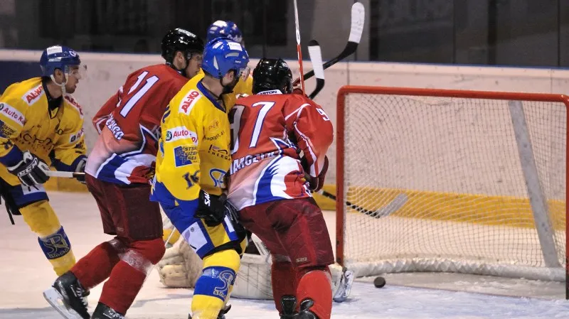 Hokejisté Olomouce se tlačí před bránu