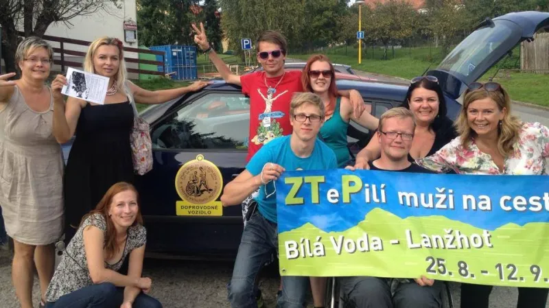 ZTePilí muži na cestách došli z Bílé Vody do Lanžhota