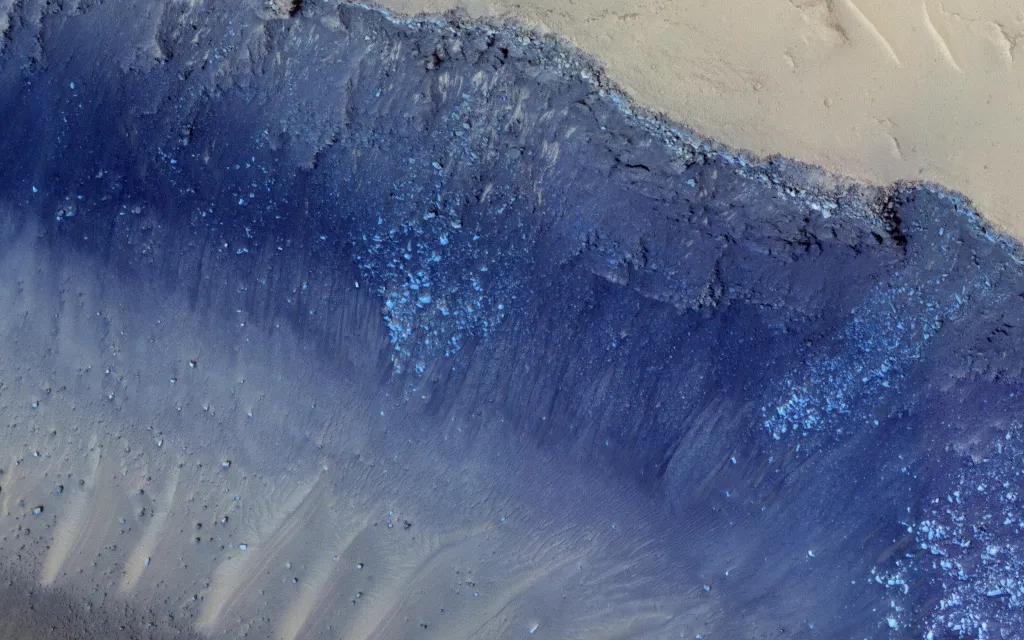 Stopy po aktivních sesuvech půdy na Cerberu Fossae, vulkanických pláních Marsu