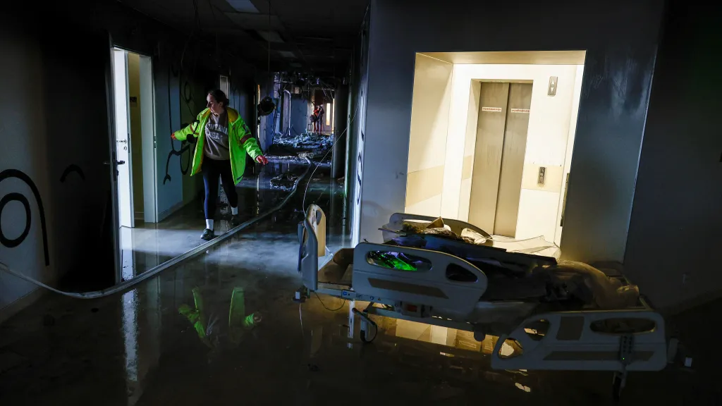 Kyjevská soukromá klinika zasažená ruským leteckým úderem