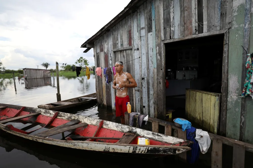 Koncem loňského roku se brazilské město Manaus stalo epicentrem pandemie. V současné době město prochází rozsáhlými záplavami