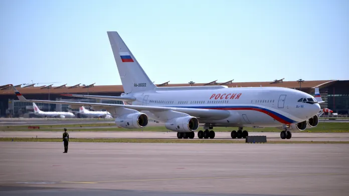 Ruského prezidenta Putina dopravuje do zahraničí a zpět prezidentský Iljušin II-96-300PU
