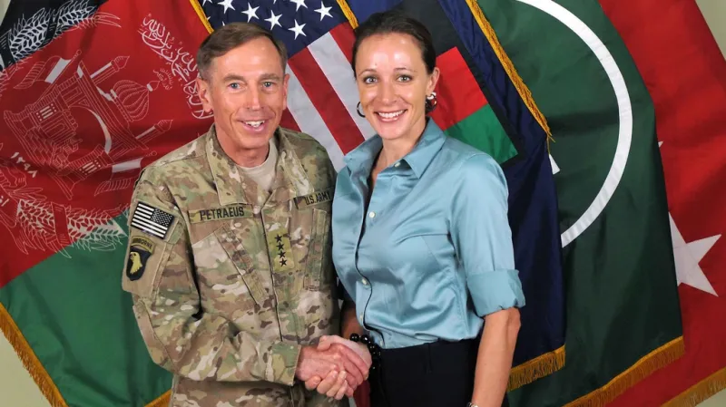 David Petraeus s Paulou Broadwellovou