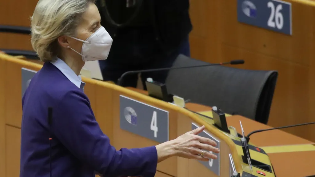Ursula von der Leyenová v parlamentu