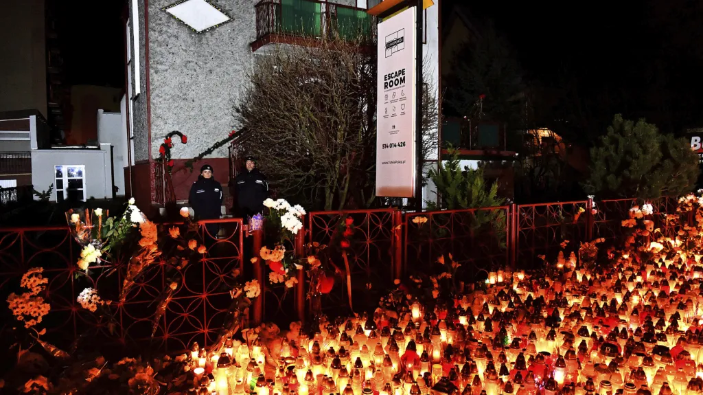 Polsko truchlí za pětici dívek, které se udusily v únikové místnosti