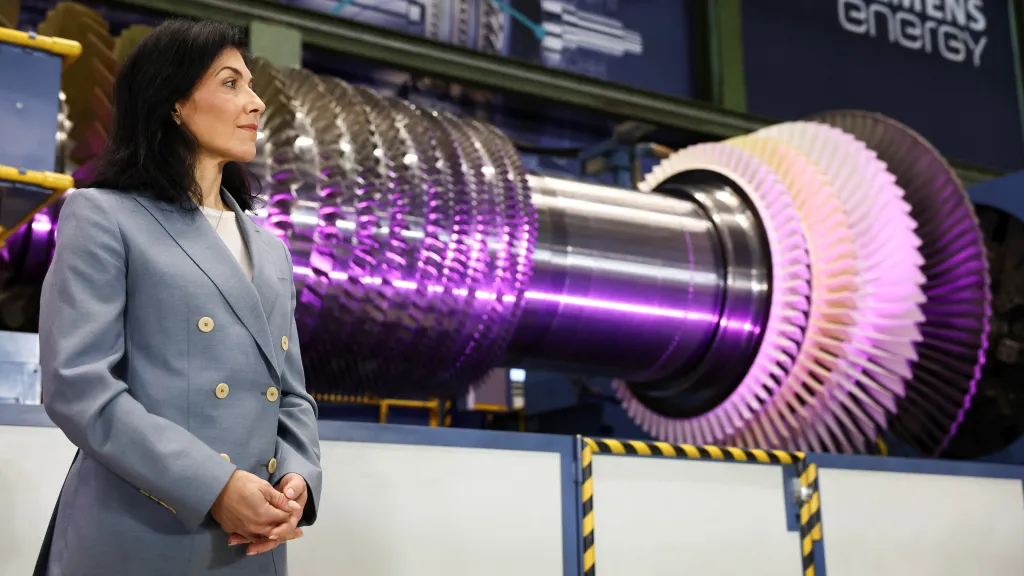 Německá ministryně hospodářství Katherina Reicheová při srpnové návštěvě firmy Siemens Energy