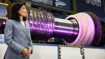 Německá ministryně hospodářství Katherina Reicheová při srpnové návštěvě firmy Siemens Energy