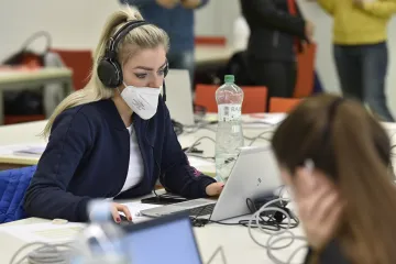 PŘEHLEDNĚ: Od pondělí se zpřísňují opatření na vysokých školách a ve zdravotnictví