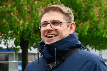 K napadení německého europoslance Eckeho se přiznal sedmnáctiletý mladík
