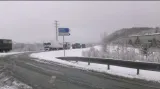 Silný vítr a sněžení potrápil řidiče