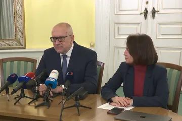 Omlouvám se rodičům a dětem, že se stali rukojmími ve sporu vlády a odborů, řekl ministr školství Bek