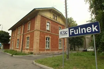 Zruší se ve Fulneku železniční trať? Kraj to popírá