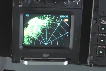Posádky monitorovacích letounů mohou díky výkonným radarům detekovat rakety, drony či lodě