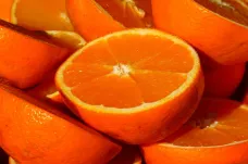 Dovoz ovoce přes půl planety nemusí nutně škodit, ukázalo stopování amerických pomerančů
